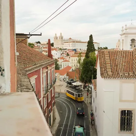Tram 28 With Perfect View Over Alfama Apartment *