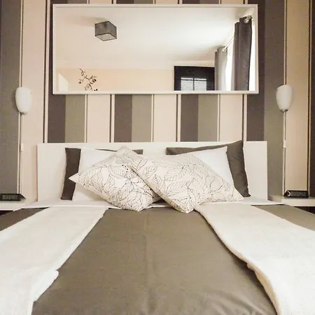 Tram 28 With Perfect View Over Alfama Apartment *