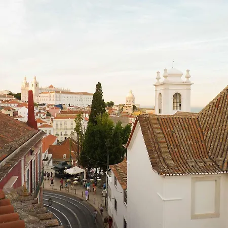 Tram 28 With Perfect View Over Alfama Apartment